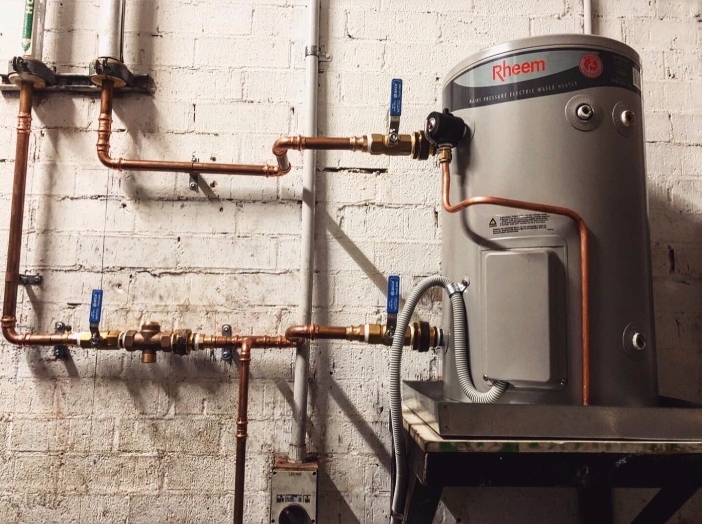 Hot water system and pipework